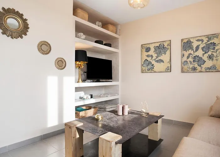 Piso De Diseno En Conil *